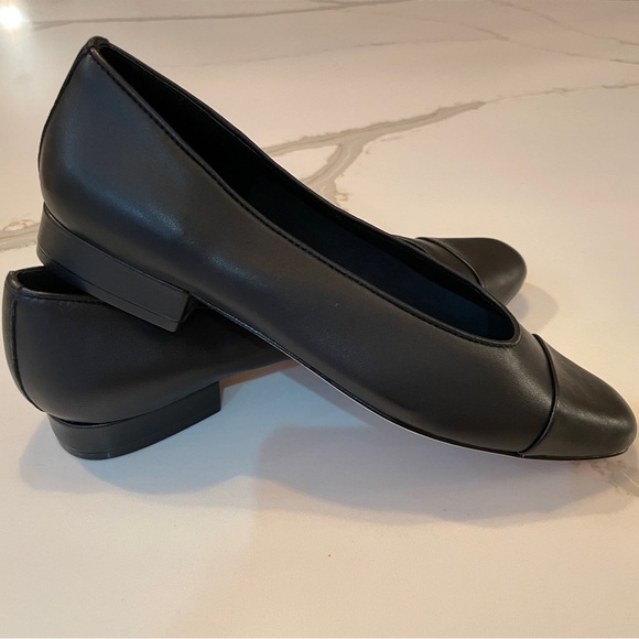 VANELi Frankie Black Leather Flat, Size 8N, NWOT
VANELI FC-313 - Picture 2 of 5